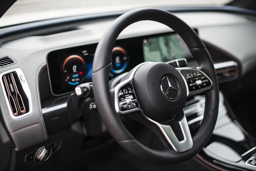 Панель приборов Mercedes-Benz EQC400 4Matic (N293) 2019 года  (WW) (фото 172 из 202)